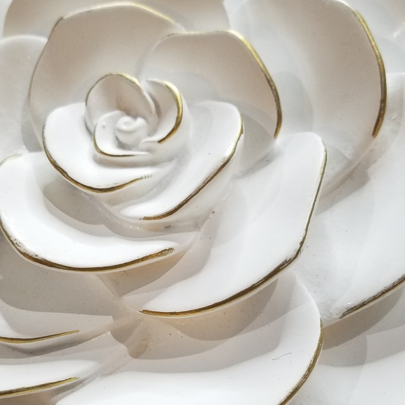 3D Flower Wall Decor - Picture 2 of 5